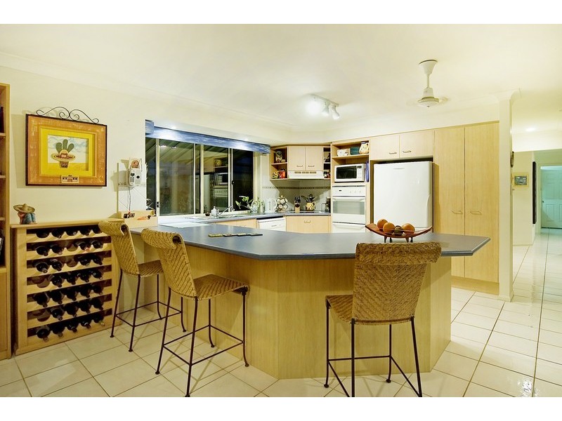 18 Gippsland Drive, Helensvale QLD 4212