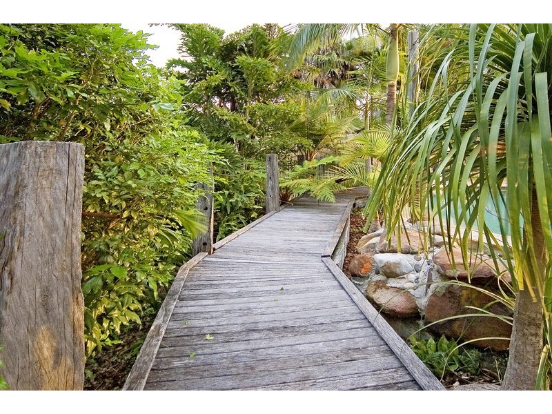 18 Gippsland Drive, Helensvale QLD 4212