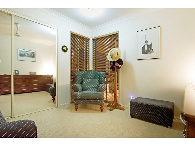 18 Gippsland Drive, Helensvale QLD 4212