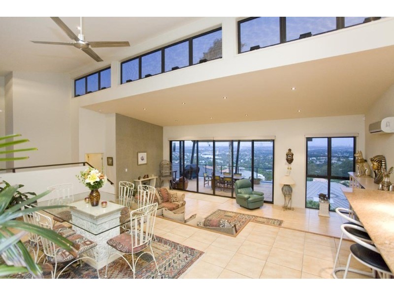 8 Galleria Court, Highland Park QLD 4211