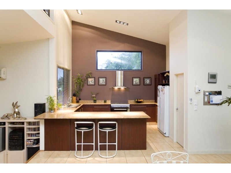 8 Galleria Court, Highland Park QLD 4211