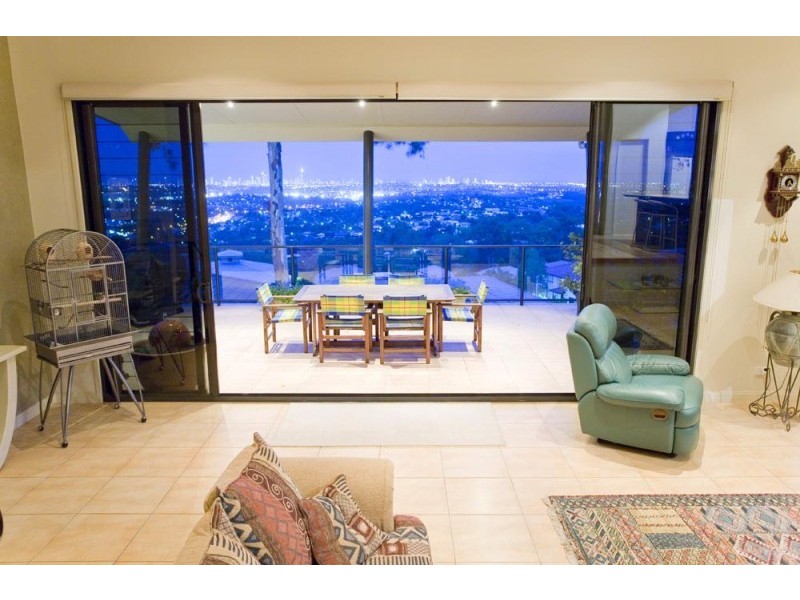 8 Galleria Court, Highland Park QLD 4211