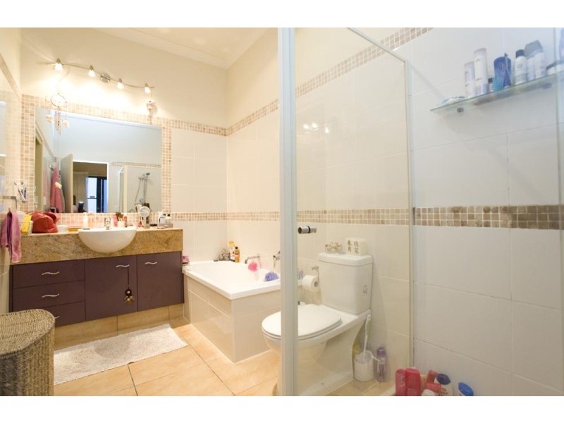 8 Galleria Court, Highland Park QLD 4211