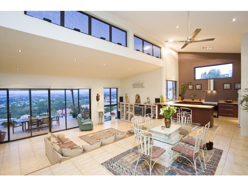 8 Galleria Court, Highland Park QLD 4211