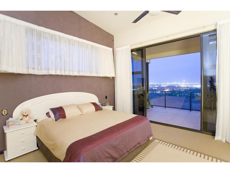 8 Galleria Court, Highland Park QLD 4211