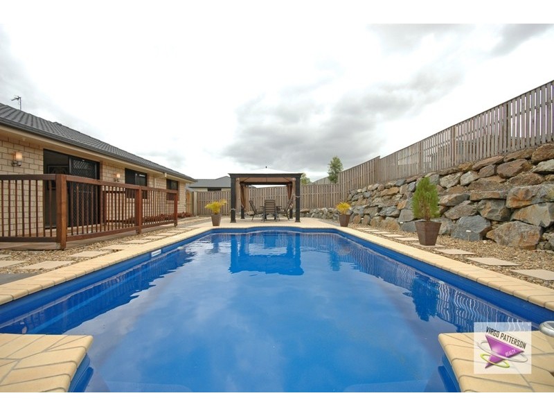 24 Wellers St, Pacific Pines QLD 4211