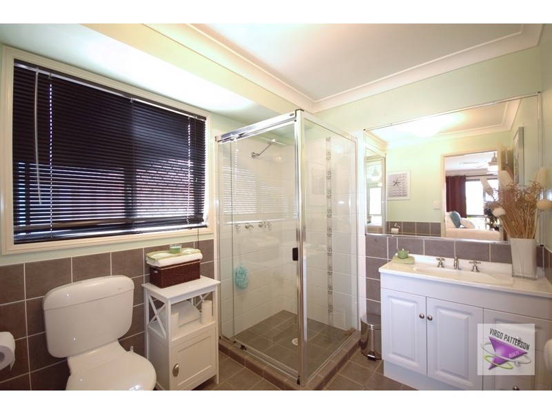 24 Wellers St, Pacific Pines QLD 4211
