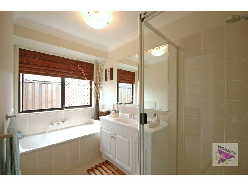 24 Wellers St, Pacific Pines QLD 4211