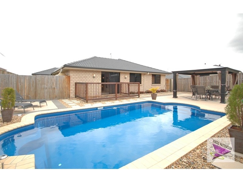 24 Wellers St, Pacific Pines QLD 4211