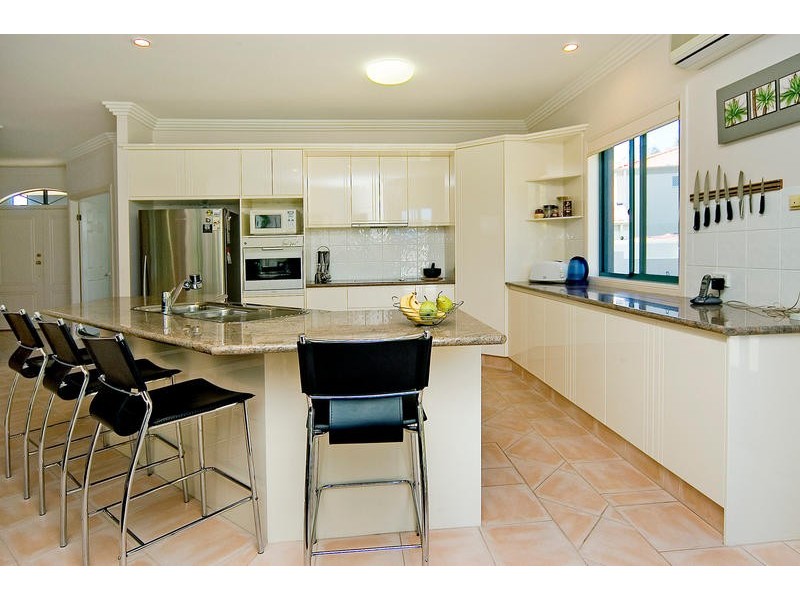 9 Herington Close, Arundel QLD 4214