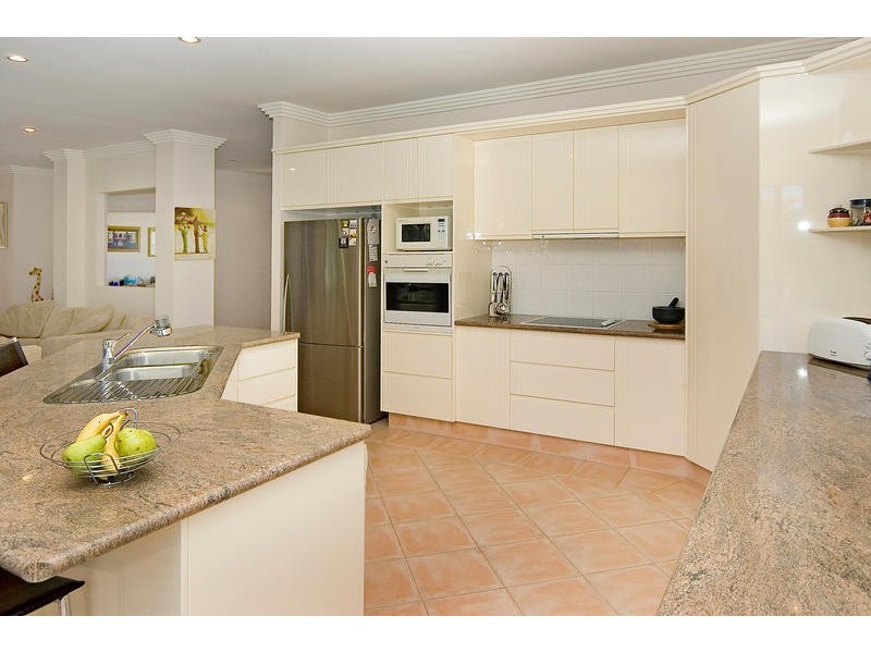 9 Herington Close, Arundel QLD 4214