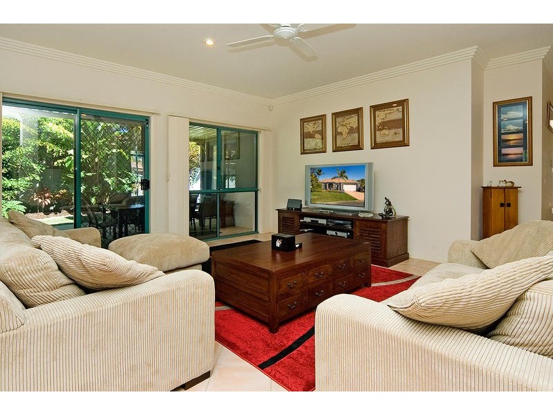 9 Herington Close, Arundel QLD 4214