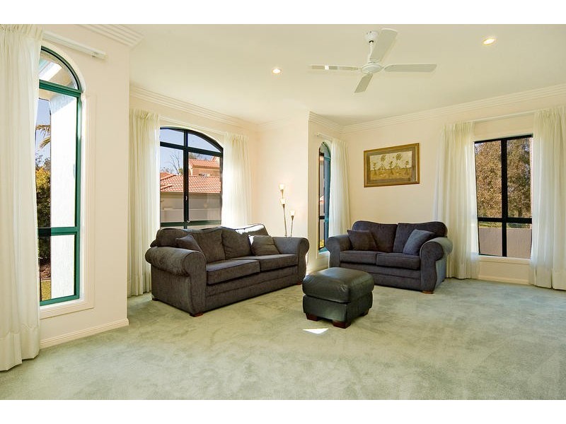 9 Herington Close, Arundel QLD 4214