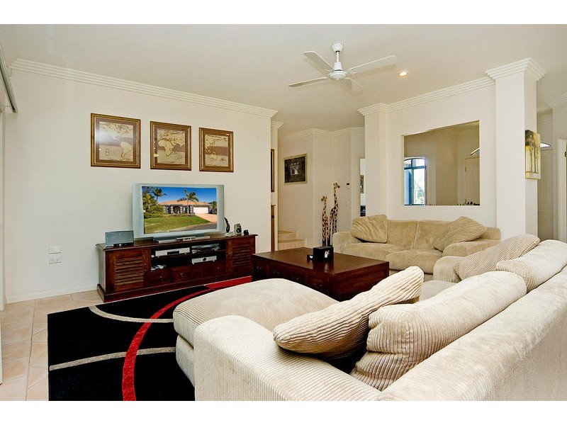 9 Herington Close, Arundel QLD 4214