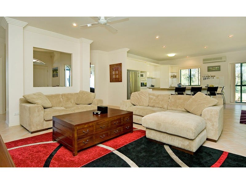 9 Herington Close, Arundel QLD 4214