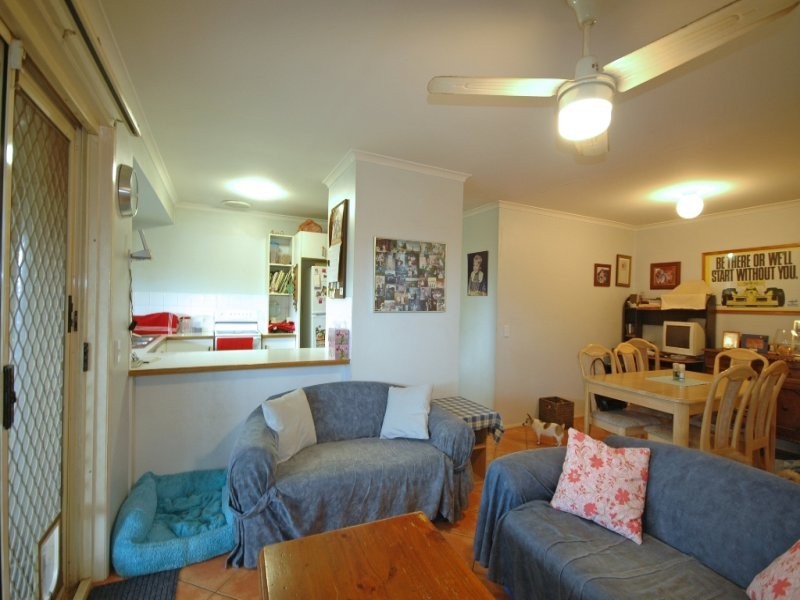 2/4 Orkney Place, Labrador QLD 4215