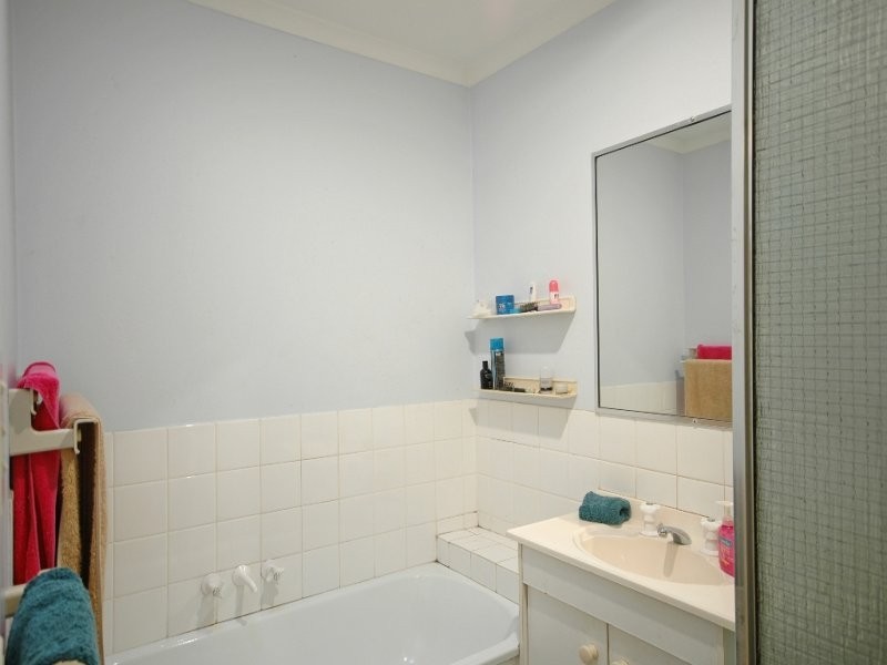 2/4 Orkney Place, Labrador QLD 4215