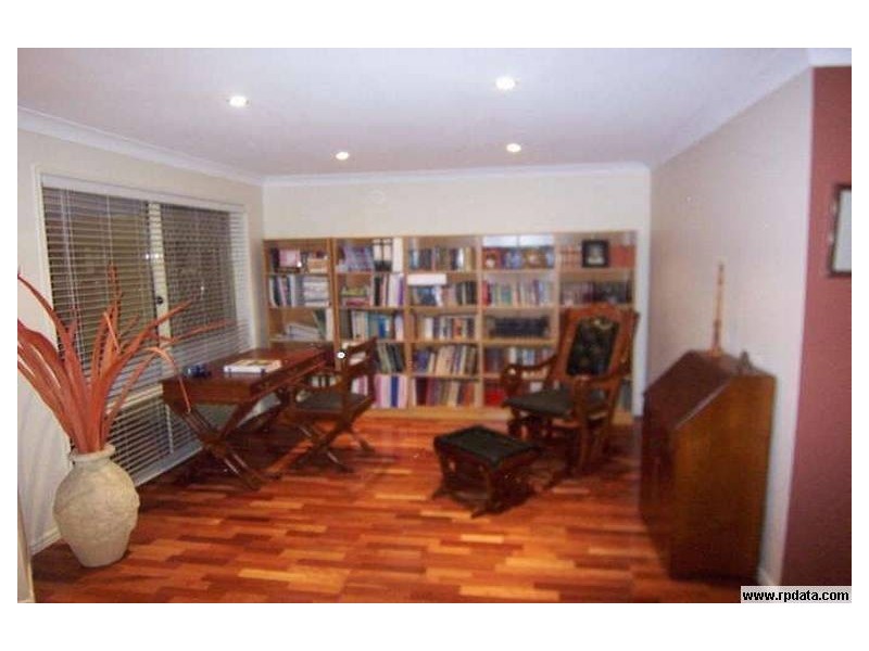 4 Moonda Court, Helensvale QLD 4212