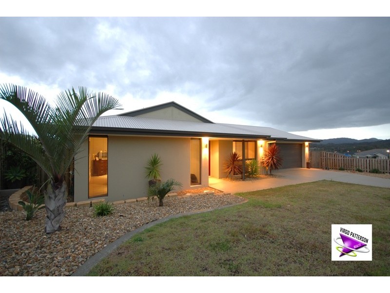 8 Beaumont St, Pacific Pines QLD 4211