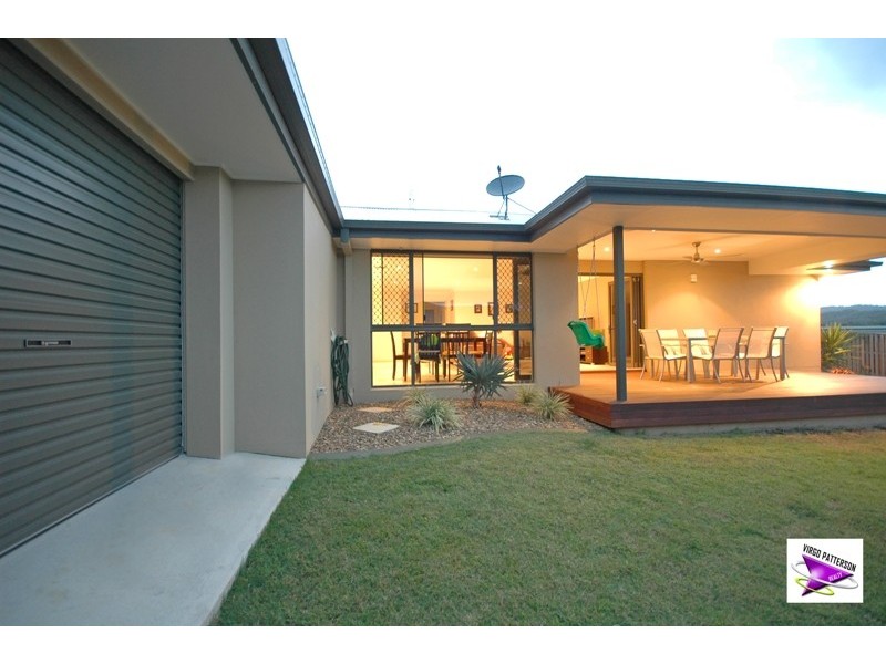 8 Beaumont St, Pacific Pines QLD 4211