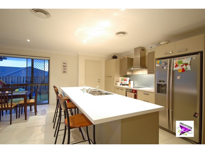 8 Beaumont St, Pacific Pines QLD 4211