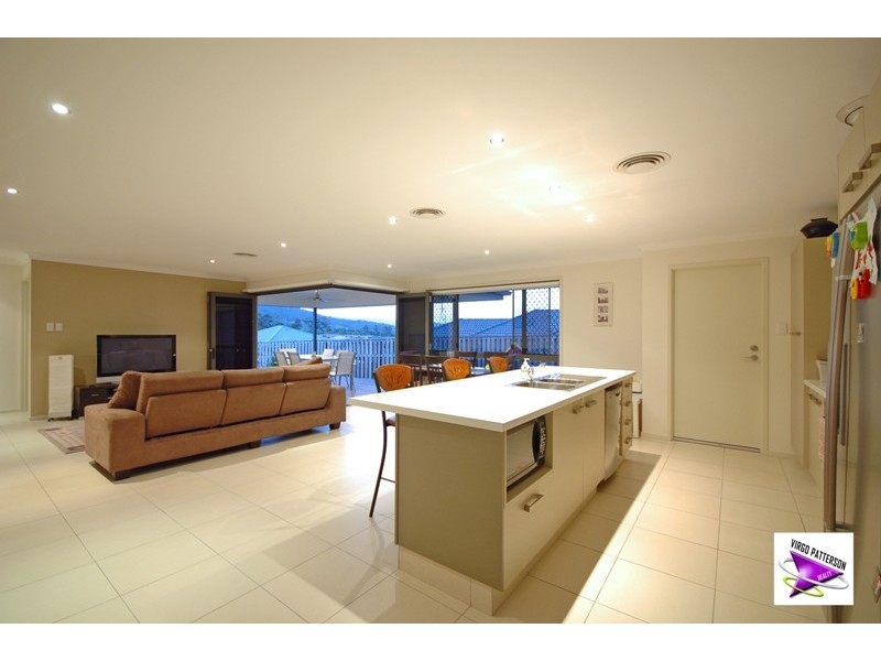 8 Beaumont St, Pacific Pines QLD 4211