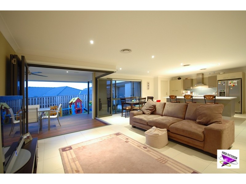 8 Beaumont St, Pacific Pines QLD 4211