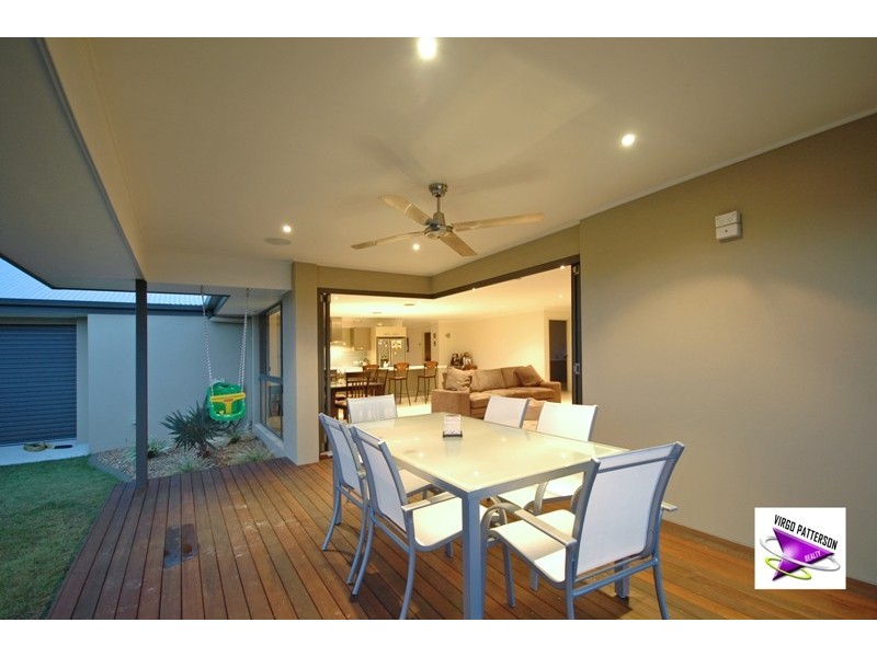 8 Beaumont St, Pacific Pines QLD 4211