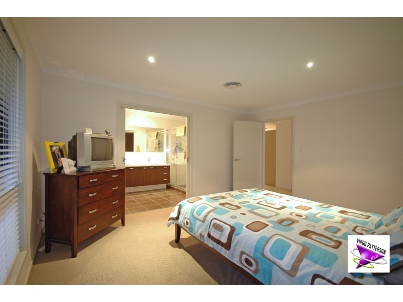 8 Beaumont St, Pacific Pines QLD 4211