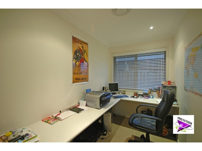 8 Beaumont St, Pacific Pines QLD 4211