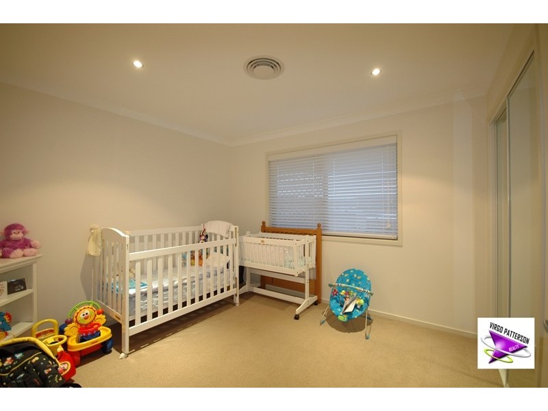 8 Beaumont St, Pacific Pines QLD 4211