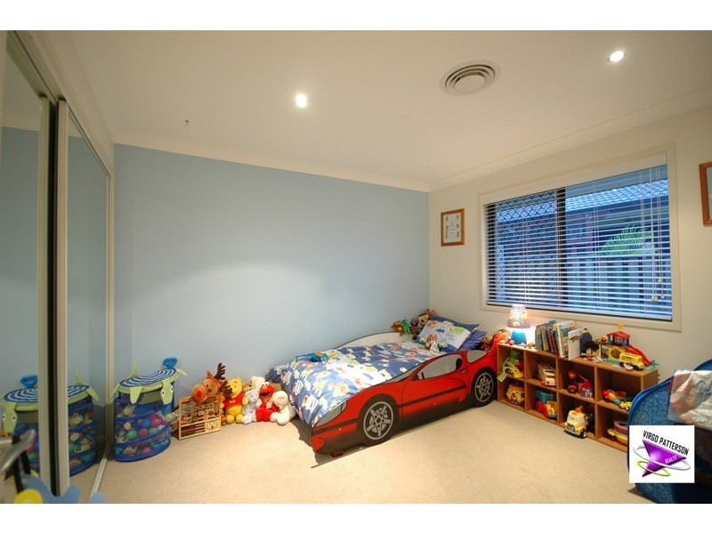 8 Beaumont St, Pacific Pines QLD 4211