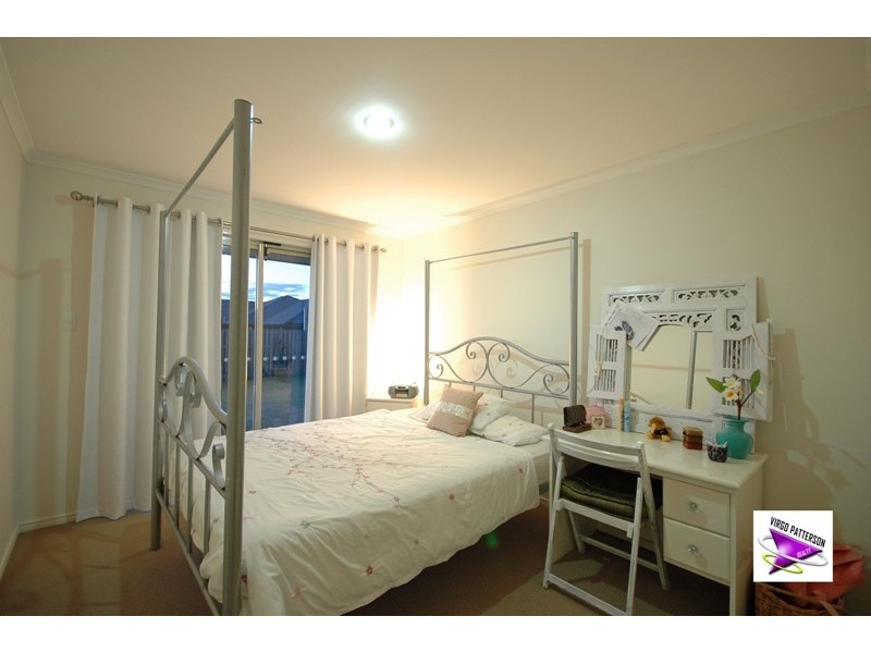 39 Angourie Crescent, Pacific Pines QLD 4211