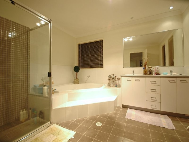 12 Rimu Place, Molendinar QLD 4214