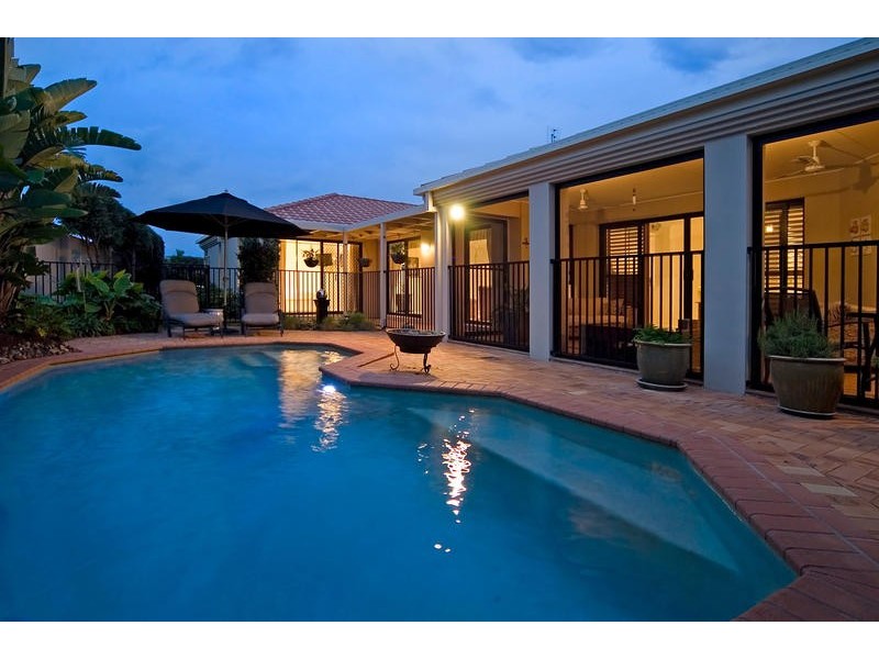 8 Shoreham Chase, Arundel QLD 4214