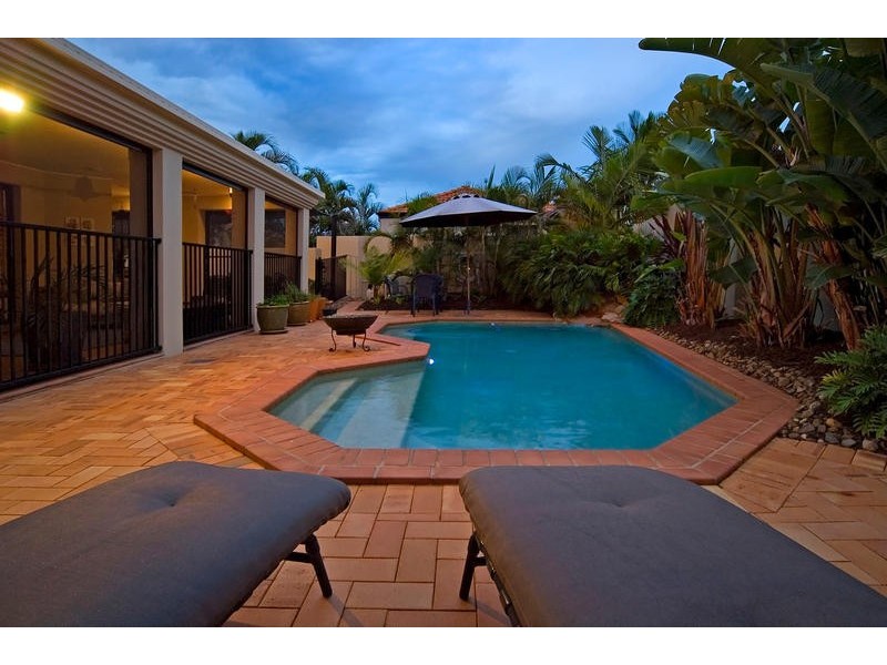 8 Shoreham Chase, Arundel QLD 4214
