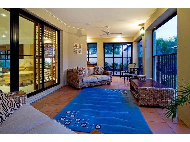 8 Shoreham Chase, Arundel QLD 4214
