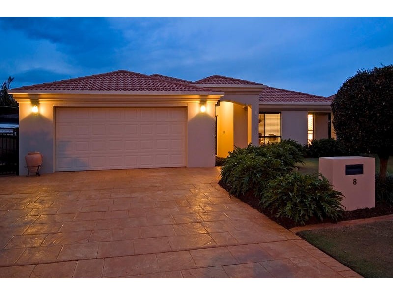 8 Shoreham Chase, Arundel QLD 4214