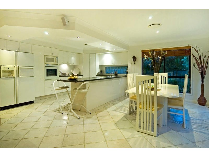 8 Shoreham Chase, Arundel QLD 4214