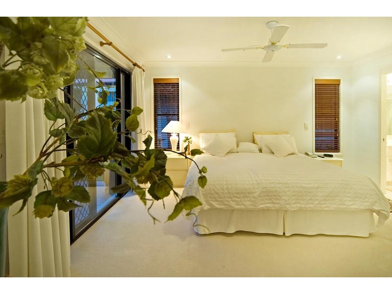 8 Shoreham Chase, Arundel QLD 4214