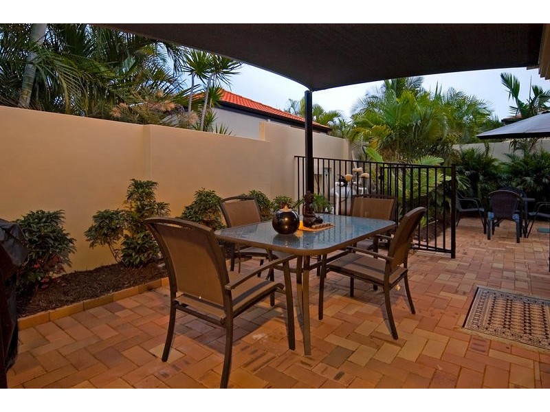 8 Shoreham Chase, Arundel QLD 4214