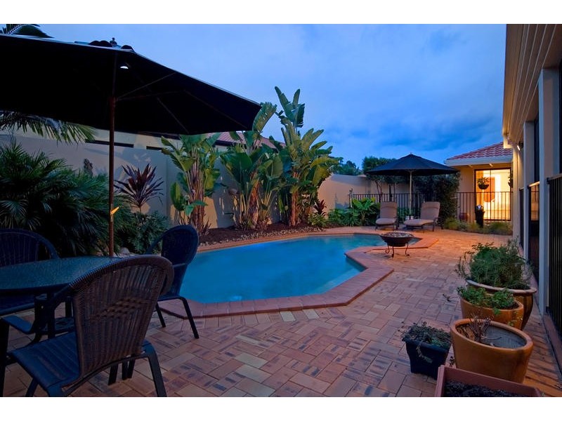 8 Shoreham Chase, Arundel QLD 4214