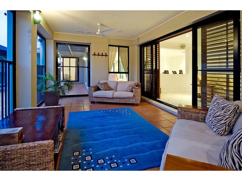 8 Shoreham Chase, Arundel QLD 4214