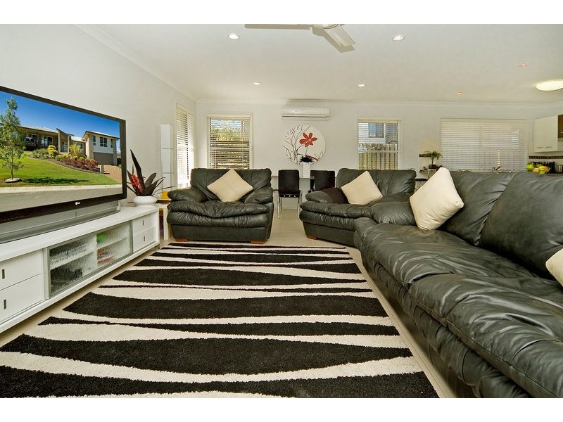 2 Calypso Court, Pacific Pines QLD 4211