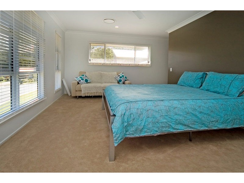 2 Calypso Court, Pacific Pines QLD 4211