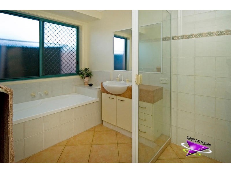 20 Howland Circuit, Pacific Pines QLD 4211