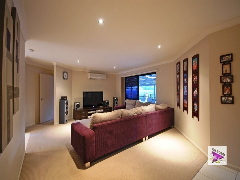 2/106 Glade Drive, Gaven QLD 4211