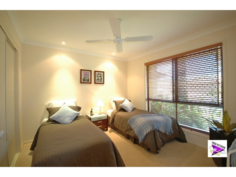 6 Shoreham Chase, Arundel QLD 4214