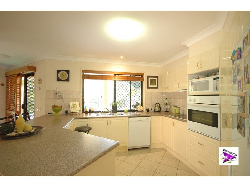 6 Shoreham Chase, Arundel QLD 4214