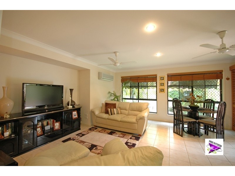 6 Shoreham Chase, Arundel QLD 4214